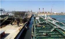 انتقال نفت توقیف شده ایران در یونان به یک نفتکش ایرانی آغاز شد