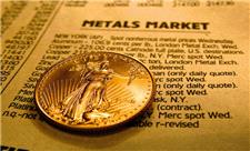 بازگشت طلا از پایین‌ترین نقطه دو سال اخیر به دنبال تضعیف دلار
