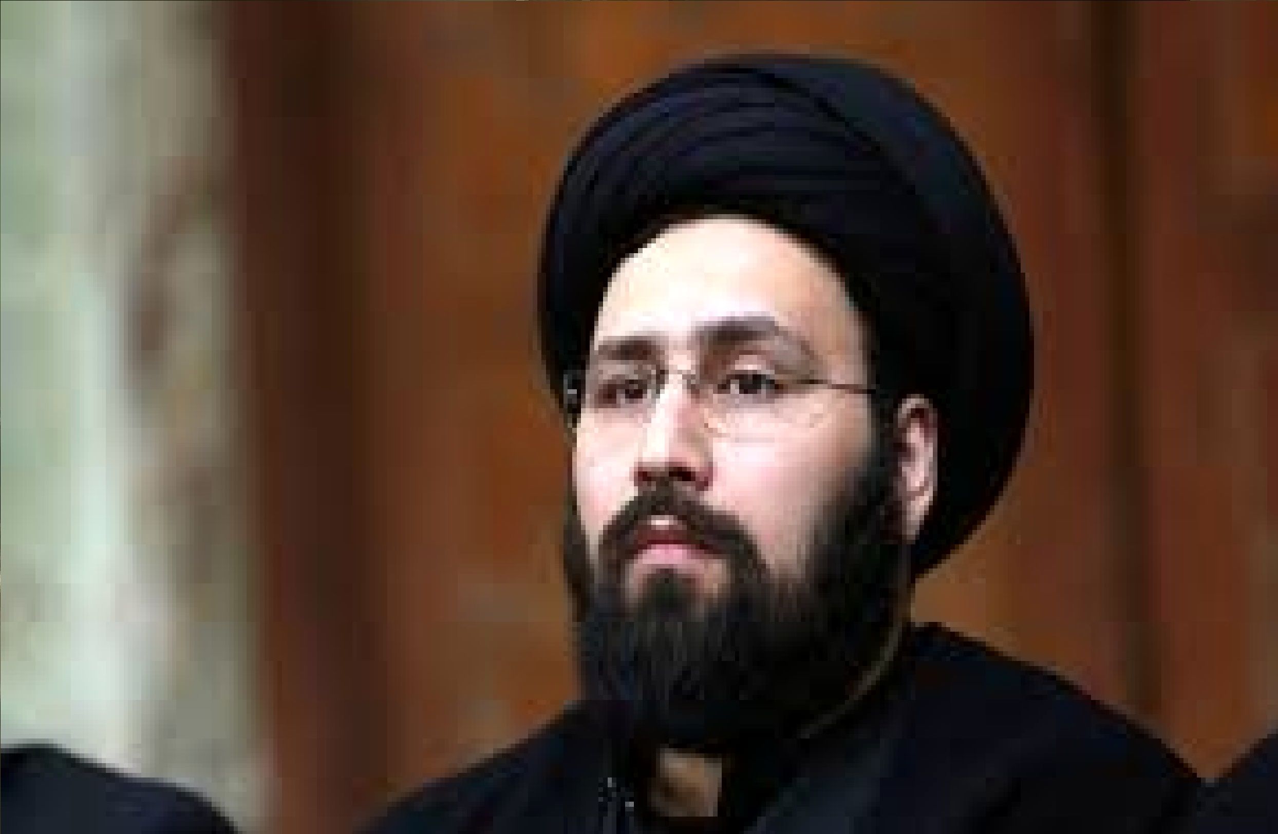 سیدعلی خمینی: ما ایرانی‌ها از آمریکا نمی‌ترسیم/ اگر دستگاه طاغوت قوی شود حتی اجازه نماز خواندن به ما نخواهند داد + فیلم