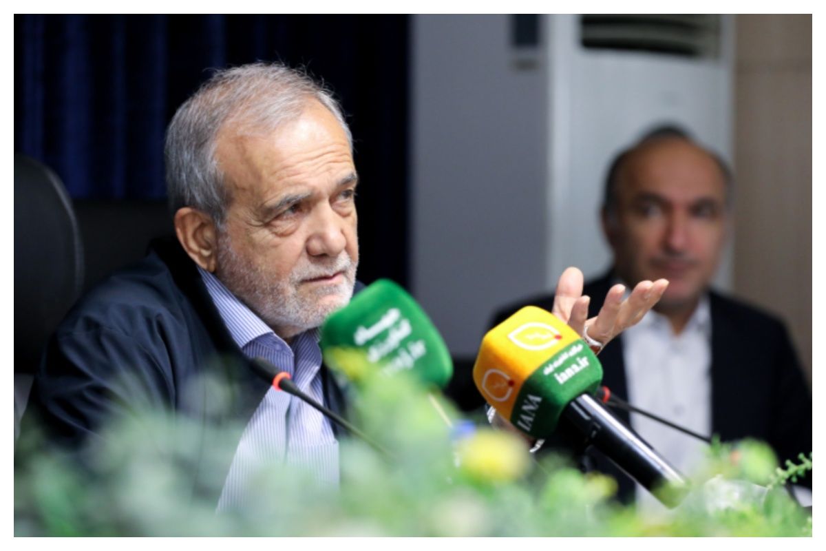 مسعود پزشکیان؛ رئیس‌جمهوری که حرف می‌زند و  پنهان نمی‌کند/غیبت وزرای کابینه در رسانه‌ها/ پزشکیان دومین سخنگوی دولت؟