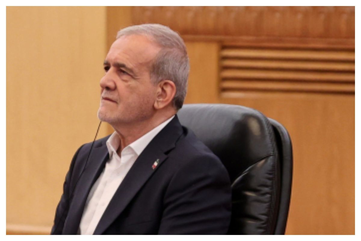 پزشکیان در اردوی تیم امید و فوتسال بانوان + عکس