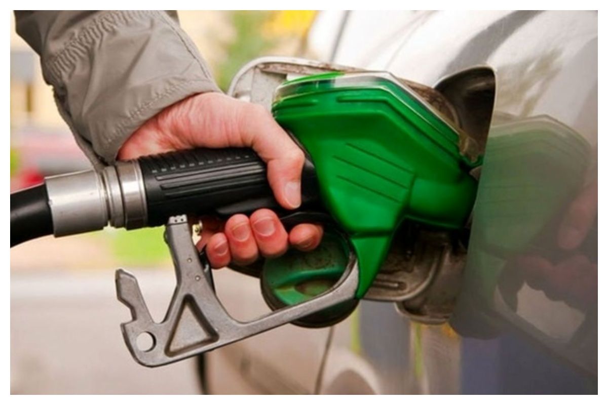 تکذیب شایعه گرانی بنزین/ طباطبایی خطاب به نمایندگان مدعی گران شدن بنزین: دروغ نگویید!