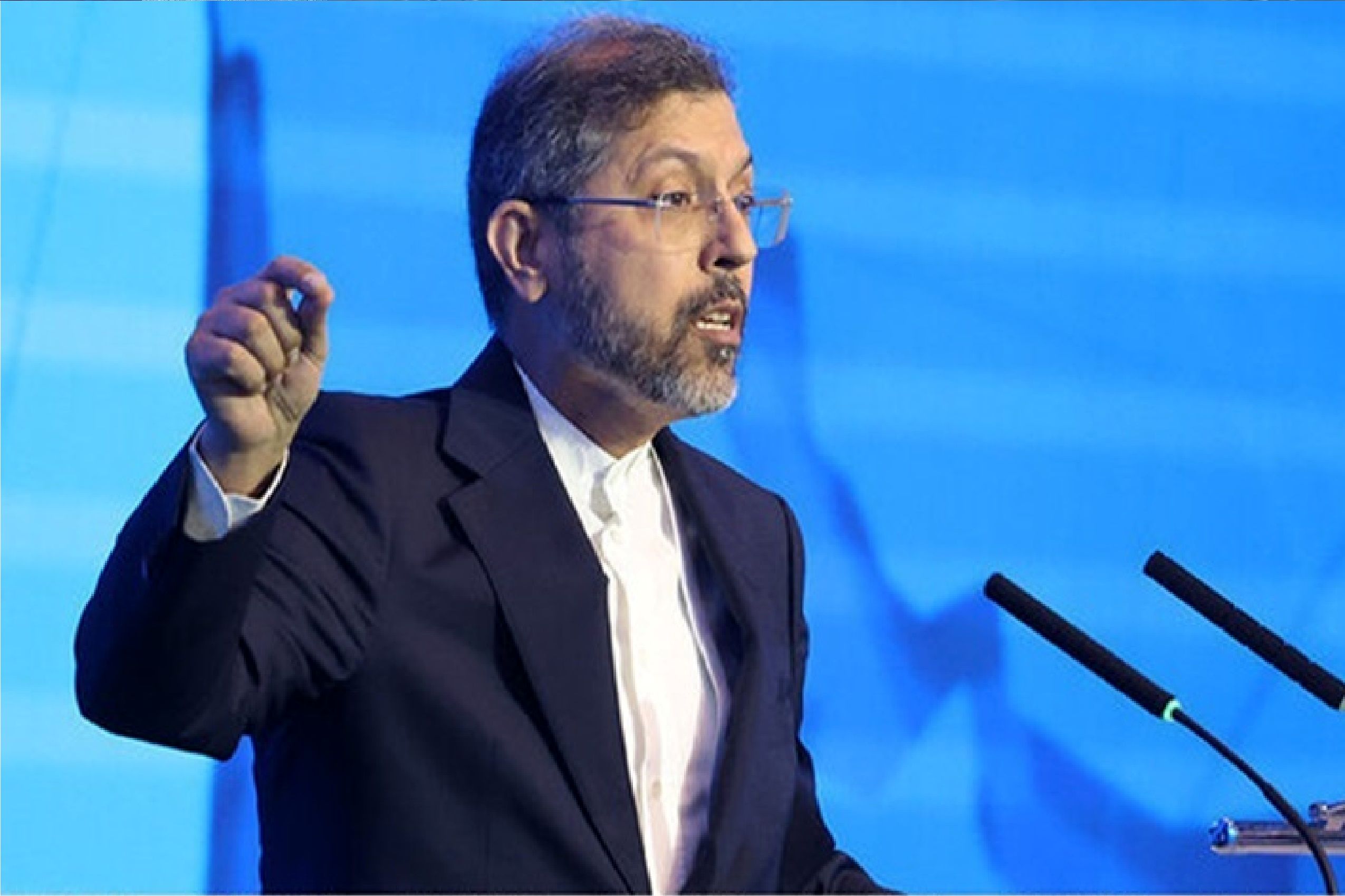 معاون عراقچی: آمریکا پیام‌های متناقضی درباره مذاکرات هسته‌ای مخابره می‌کند/ ایران مایل است به «یک توافق صلح‌آمیز هسته‌ای» دست پیدا کند