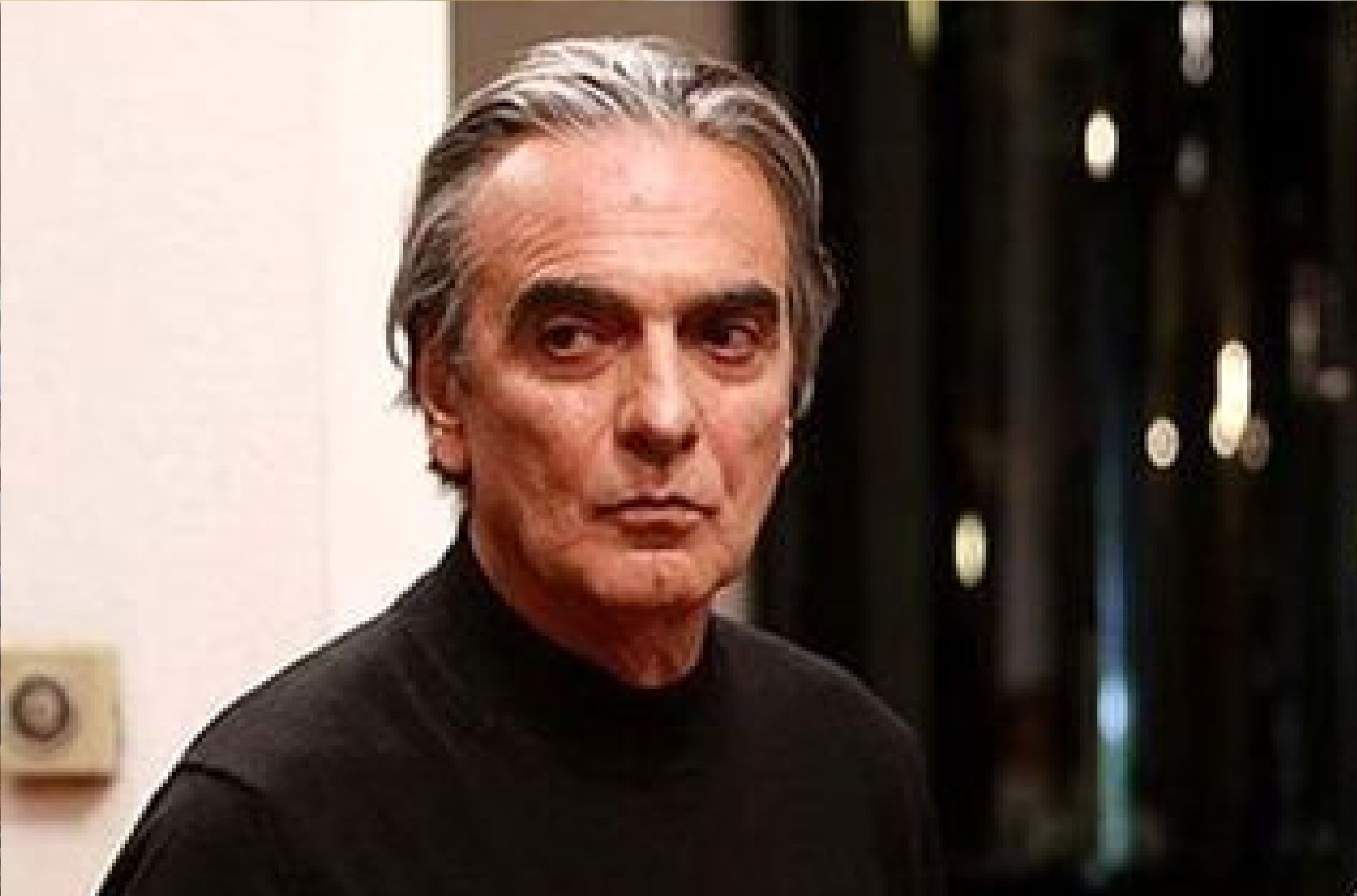 وداع تلخ بازیگران با همایون ارشادی/  گریه پورشیرازی و زمانی در مراسم تشییع آقای بازیگر+ تصاویر