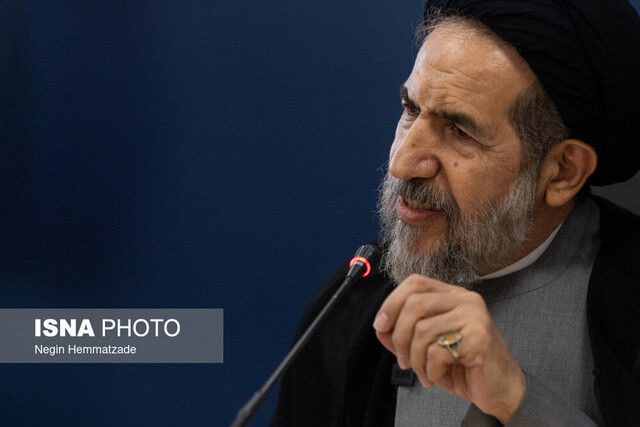 ابوترابی فرد هشدار داد: پرورش‌یافتگان برجسته حوزه و دانشگاه آنگونه که انتظار می‌رود در نظام حکمرانی حضور ندارند/ سیاست باید در دست عالمان قرار بگیرند