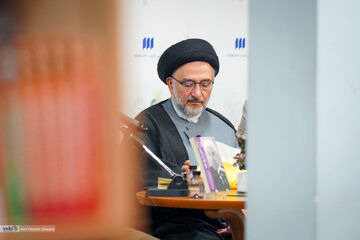 واکنش ابطحی به درگذشت اشرف بروجردی/ ایشان بعد از سال ۸۸ همچنان بر نظرات خود باقی ماند