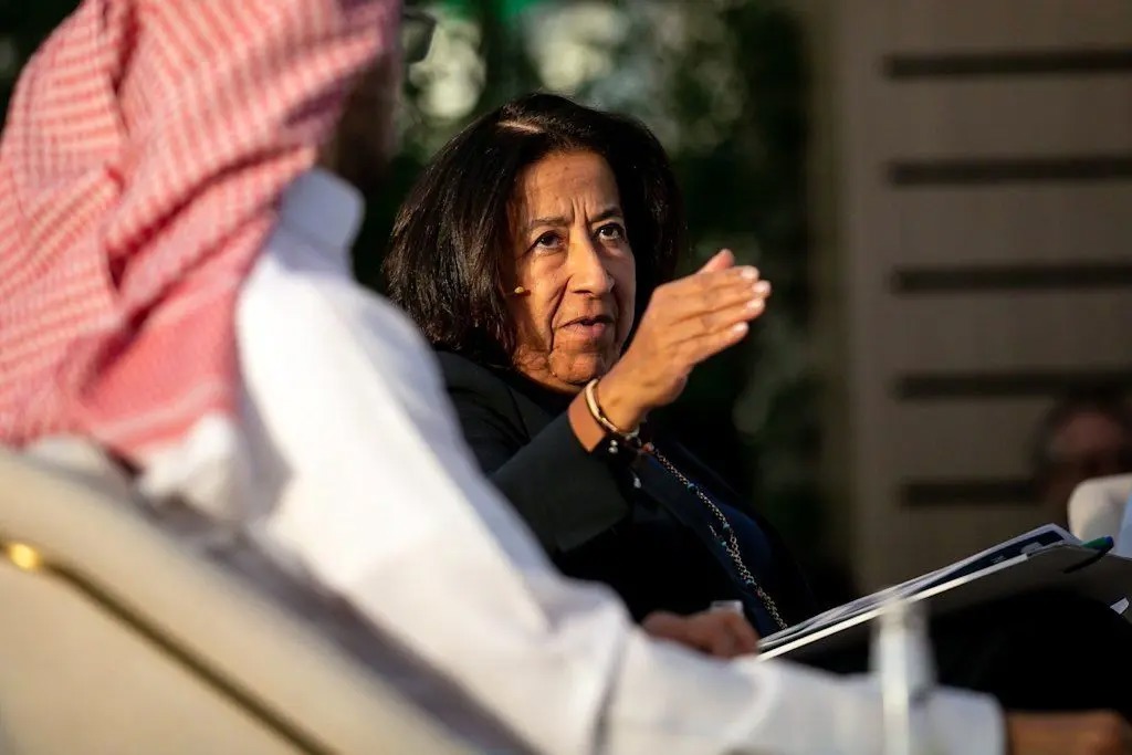 امپراتوری خاموش | چگونه دو خواهر سعودی به غول مالی جهان تبدیل شدند