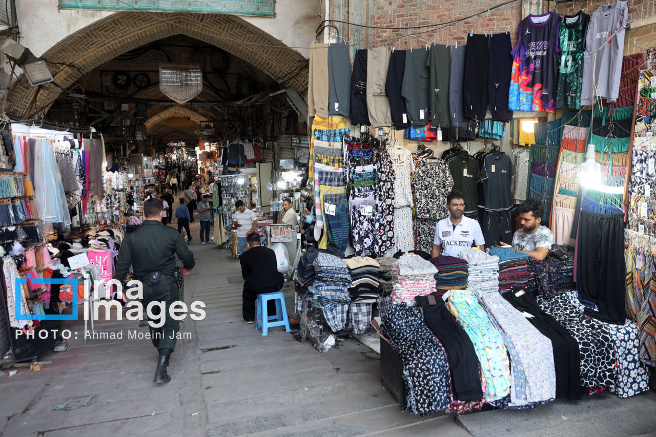 گزارش ایرنا از تجمع در بازار تهران/ جمعی از بازاریان مغازه‌های خود را تعطیل یا نیمه تعطیل کرده‌اند