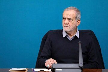 اولتیماتوم روزنامه نزدیک به قالیباف: اگر پزشکیان این دو وزیر را برکنار نکند، مجلس آنها را استیضاح می کند