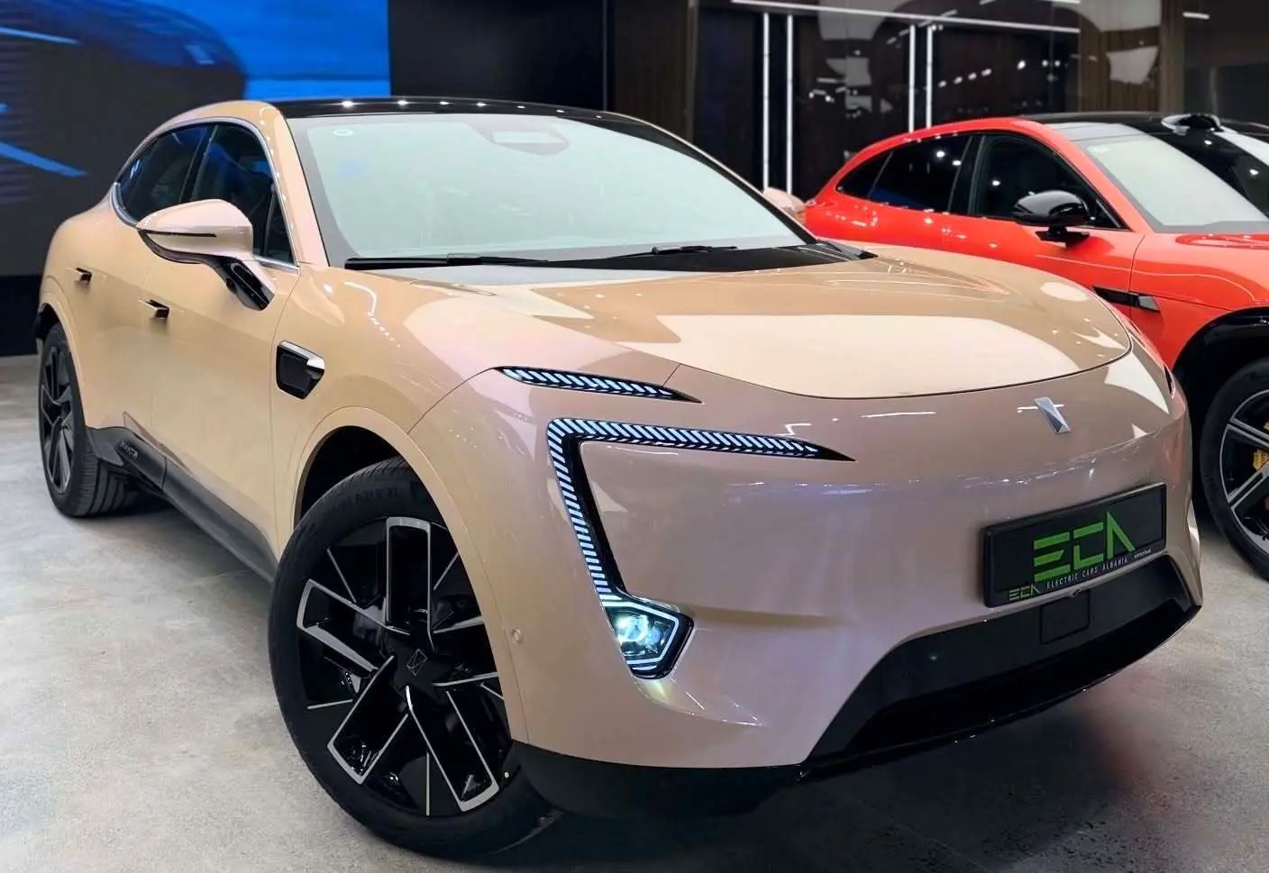 آواتر ۱۱ اولترا ؛ شاسی بلند برقی با شتاب ۴.۵ ثانیه/ تصاویر