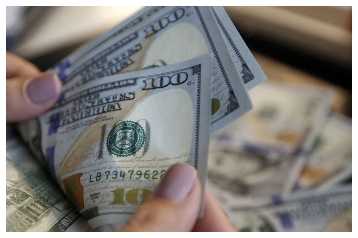 افت قیمت دلار همزمان با بازگشت همتی/  قیمت به کانال۱۳۶ هزار تومان رسید