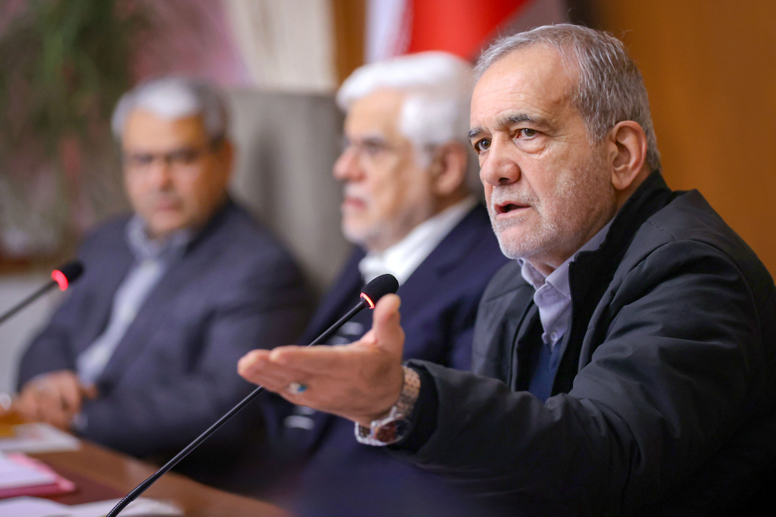 وعده بودجه‌ای پزشکیان: هیچ ارزی از یارانه حذف نمی‌شود/ هدف دولت بهبود معیشت مردم است