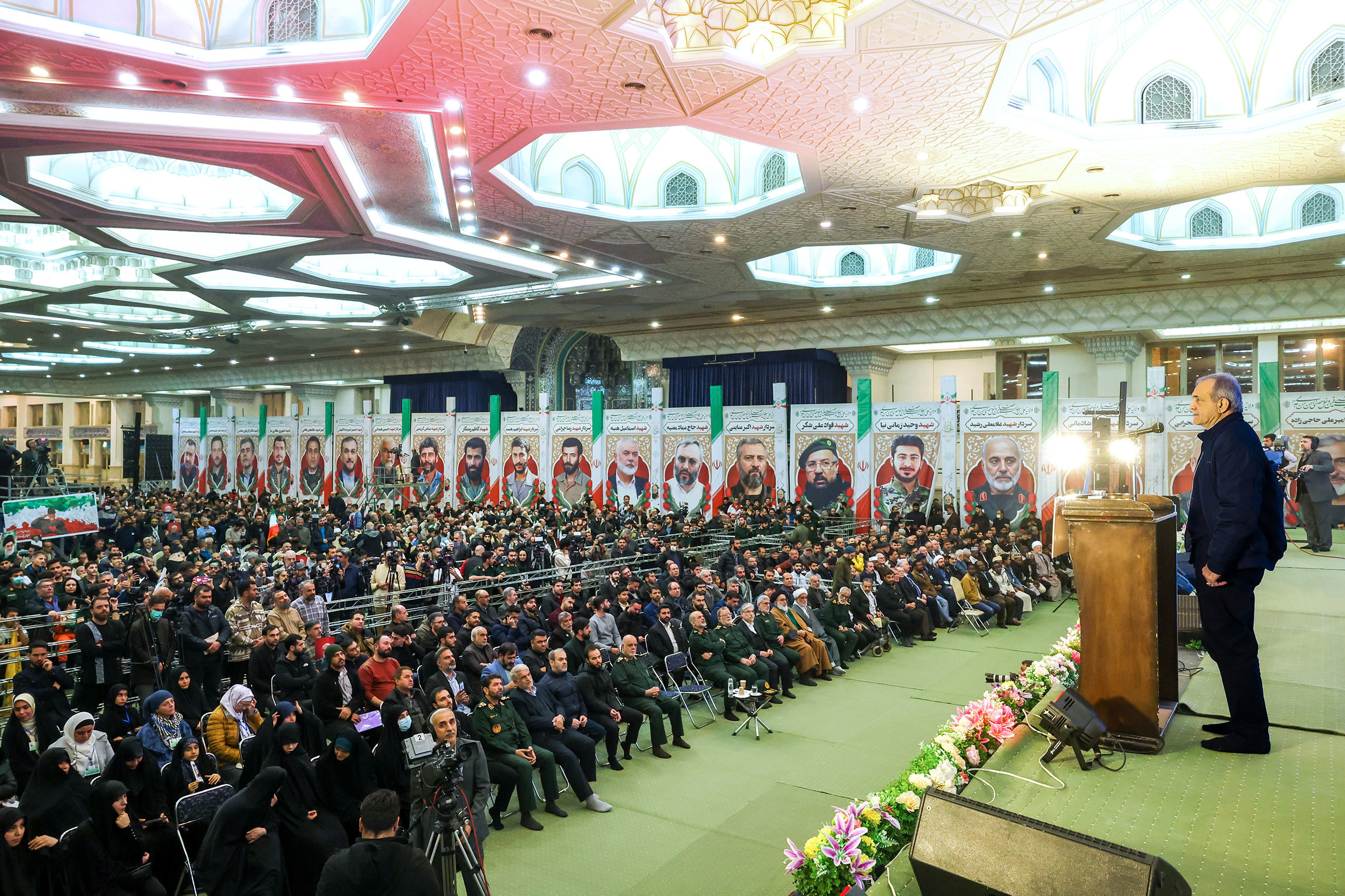 اشک ها و لبخندها در بزرگداشت شهید قاسم سلیمانی + عکس