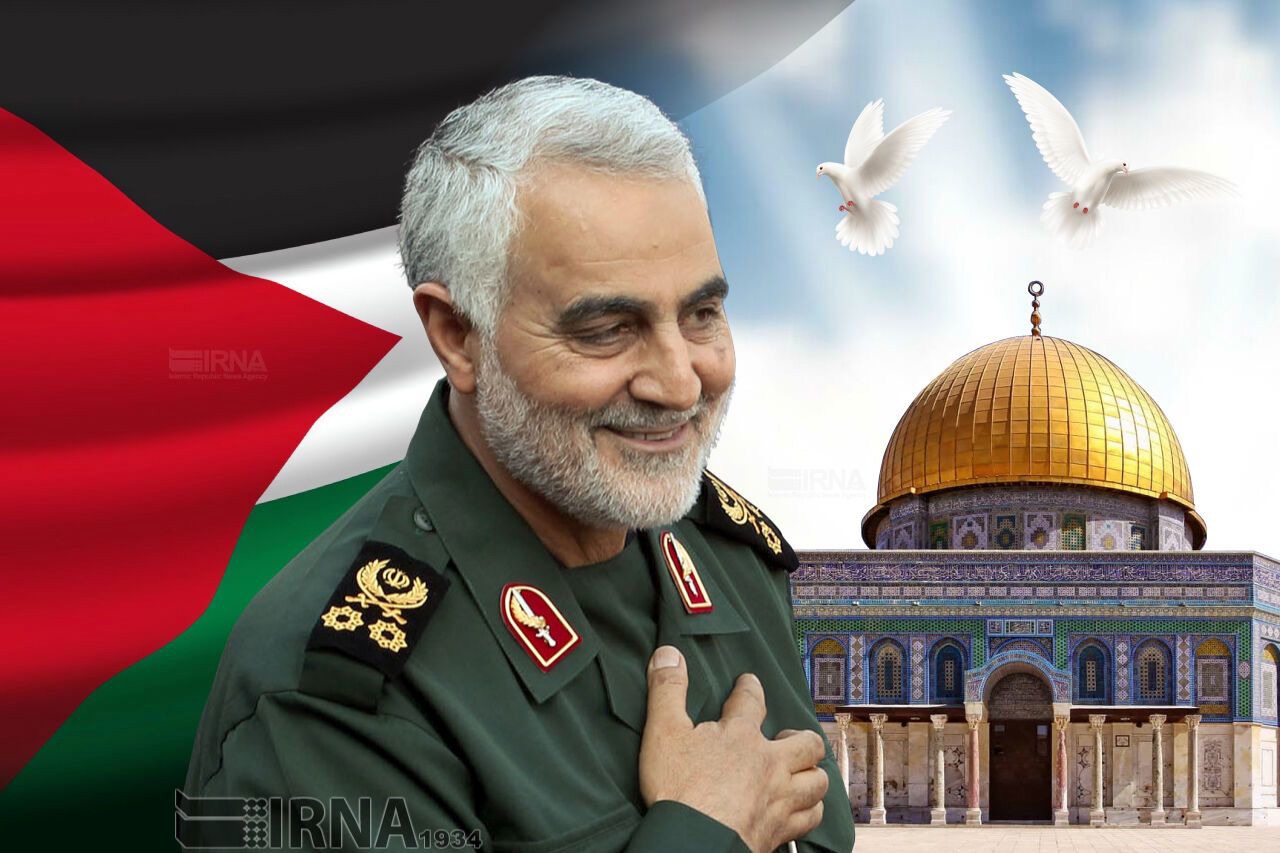 عکسی از ارادت جوانان غزه به شهید سلیمانی