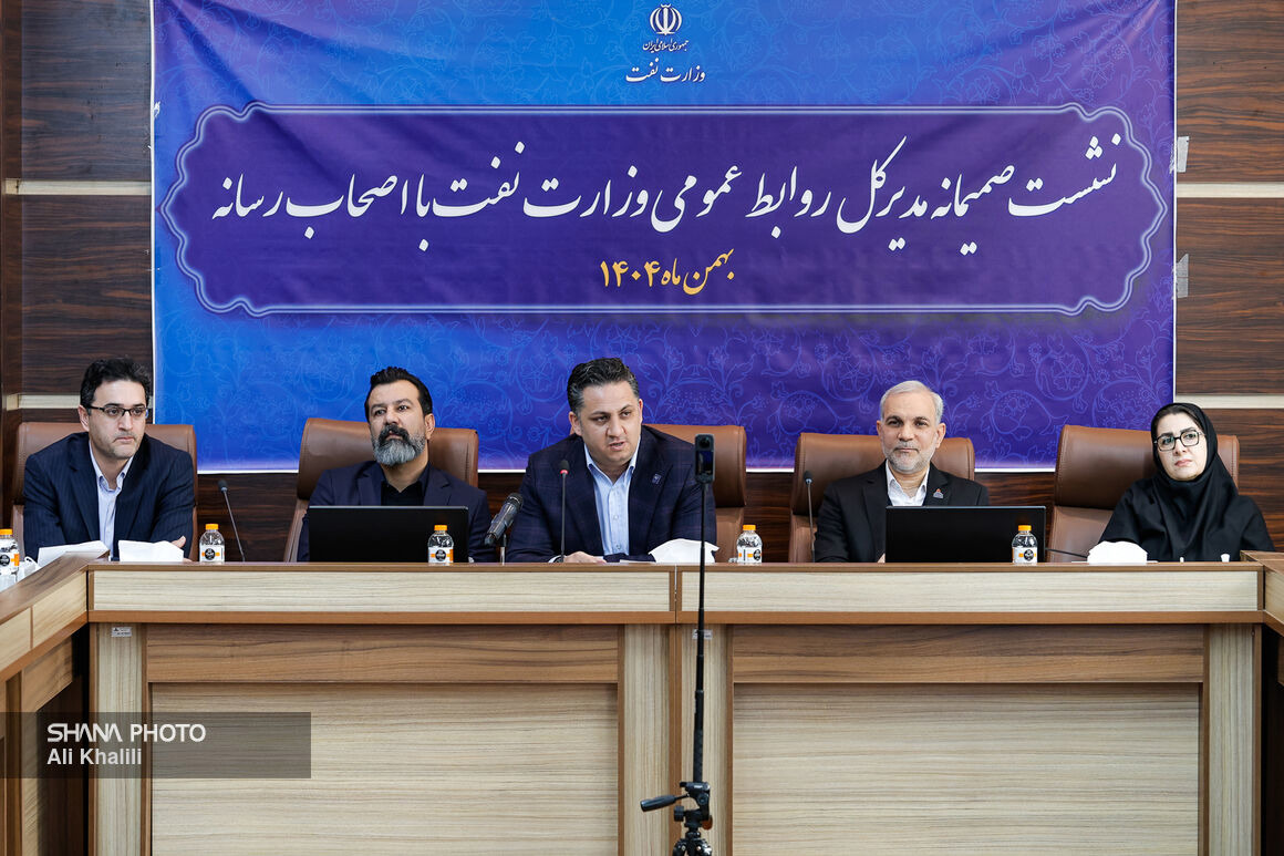 نشست صمیمانه روابط عمومی وزارت نفت با خبرنگاران