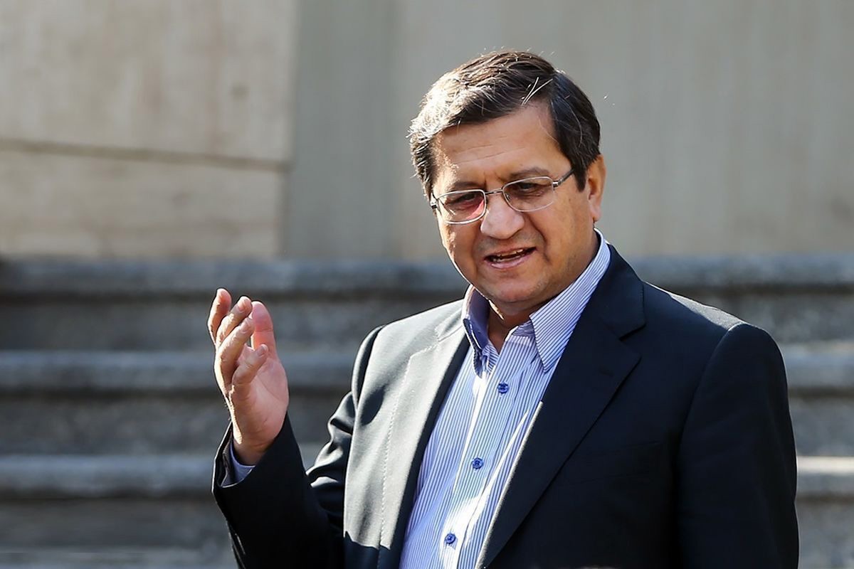 همتی: یکپارچه‌سازی نرخ ارز به‌ تدریج آثار مثبت خود را نشان می‌دهد