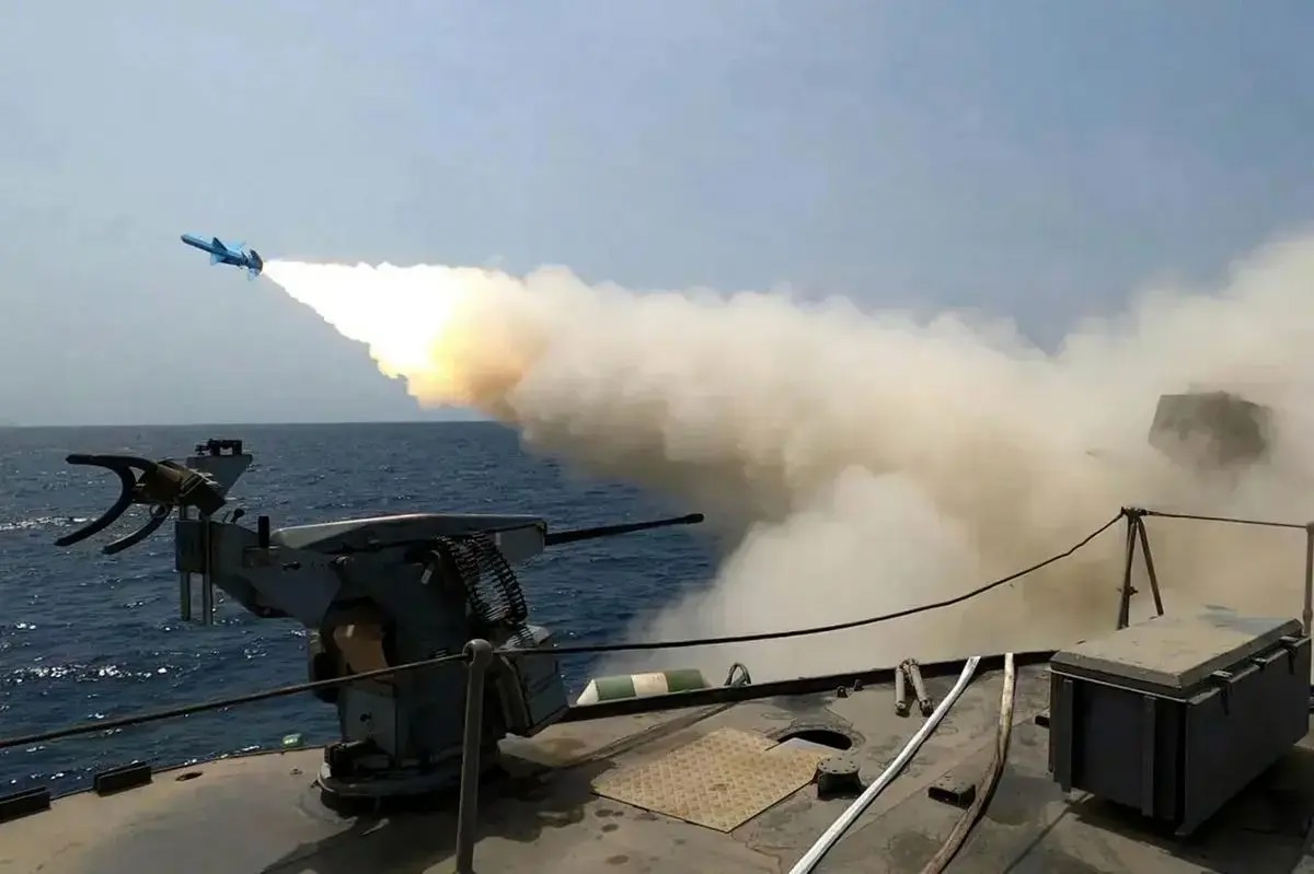 ایران و آمریکا روی خط جنگ و صلح؛ از هشدار شلیک در تنگه هرمز تا زمزمه‌های مذاکره / چه در انتظار خاورمیانه است؟