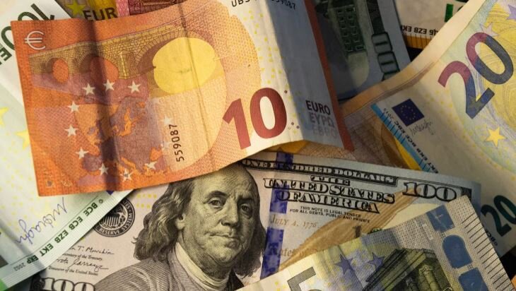 سهم دلار آمریکا از ذخایر جهانی کاهش یافت