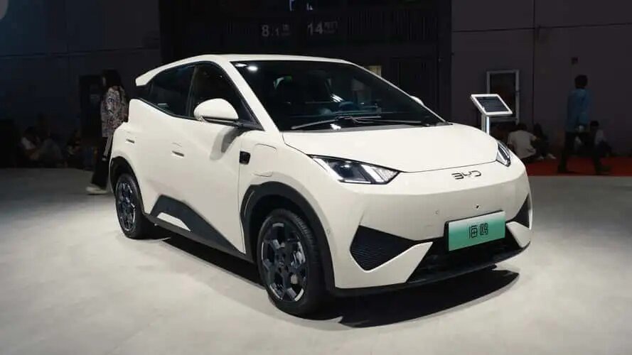 خودروهای برقی ارزان چینی در راه کانادا