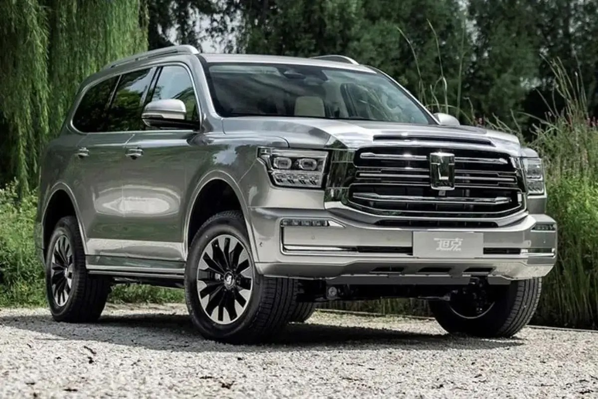 لندکروز چینی رسماً قیمت‌گذاری شد