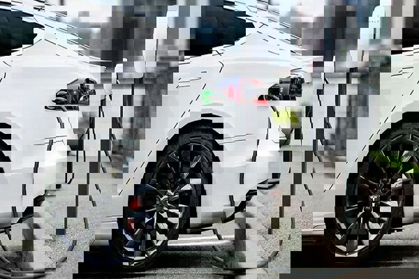 دیوار تعرفه‌ای آمریکا در برابر خودروهای برقی چین ترک برمی‌دارد