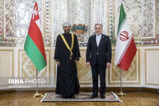 دیدار عراقچی با وزیر خارجه عمان پیش از آغاز مذاکرات