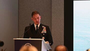 فرود هواپیمای فرمانده سنتکام در  مسقط؛ محل مذاکره ایران و آمریکا+عکس