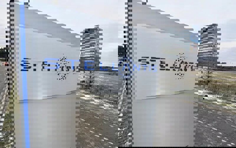 معاملات سهام سومین خودروساز بزرگ جهان متوقف شد