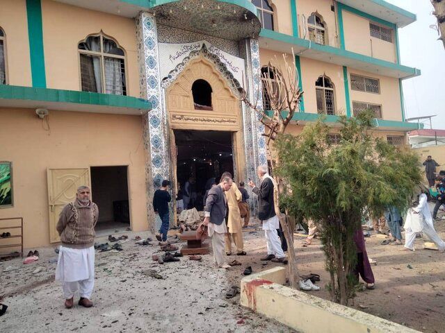 انفجار خونین در یک مسجد در پاکستان/ ۸۰ نفر کشته و زخمی شدند