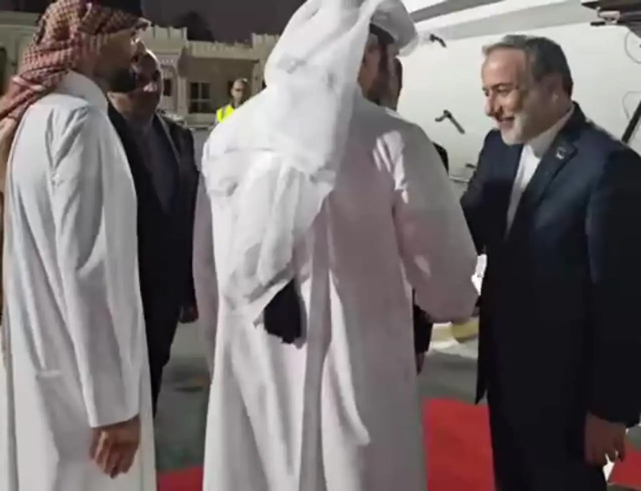 هواپیمای عراقچی در دوحه به زمین نشست + فیلم