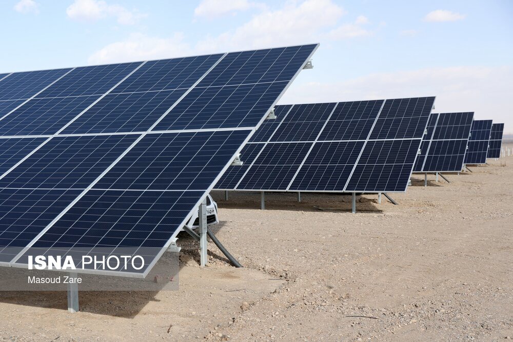 افتتاح ۲ نیروگاه خورشیدی واحدهای کشاورزی در قم