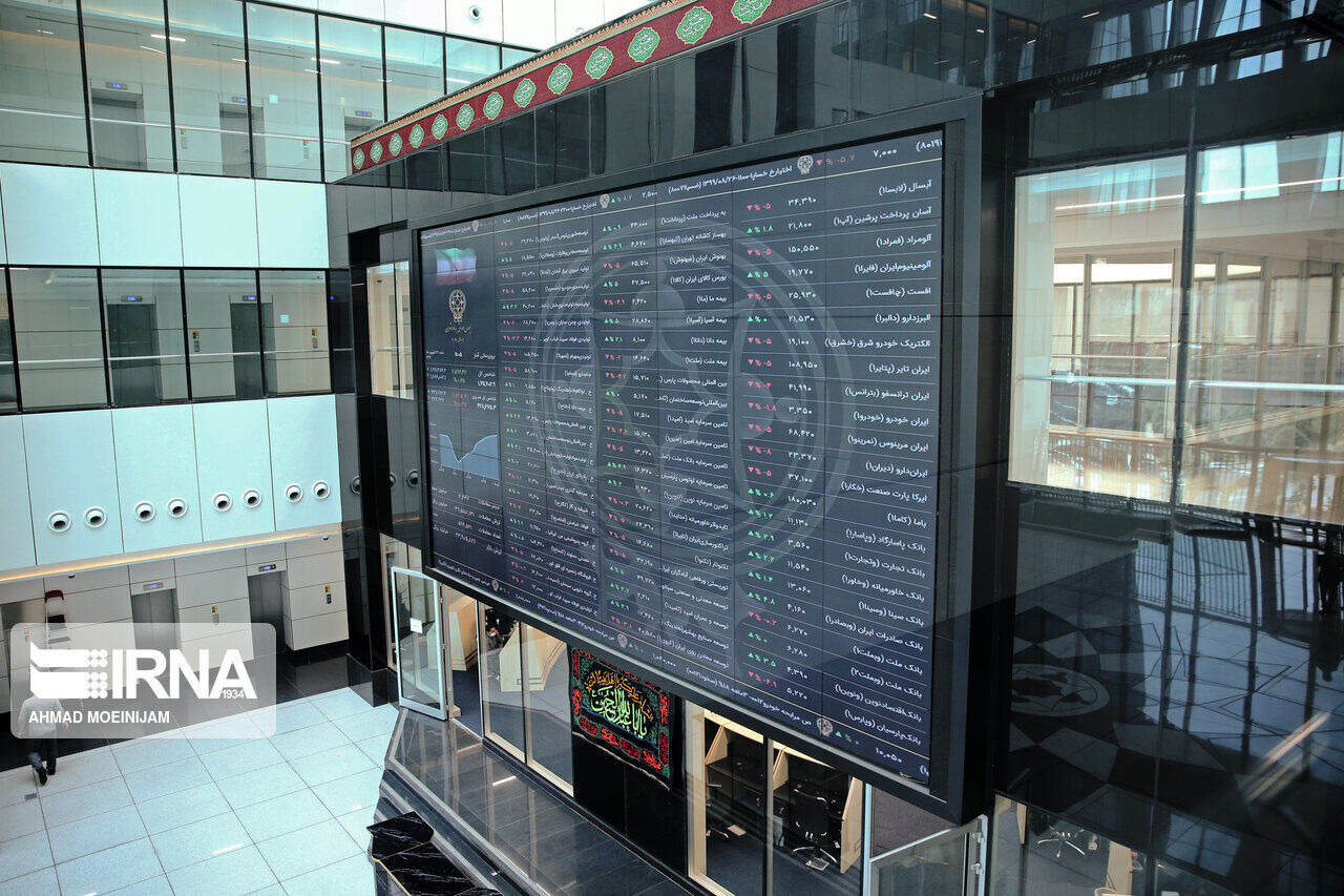 پیش‌بینی بورس فردا سه‌شنبه ۲۱ بهمن‌ماه ۱۴۰۴/ سهامداران بی‌اعتماد شدند/ شرط مثبت شدن بازار سرمایه چیست؟