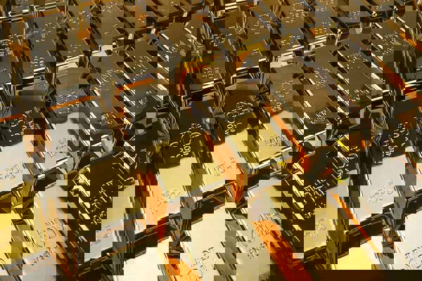 افزایش قیمت طلا و نقره با افت بازده اوراق خزانه‌داری آمریکا