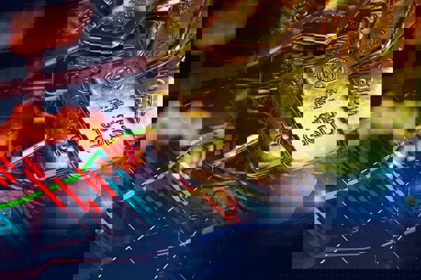 عقب‌نشینی بهای طلای جهانی از کانال ۵۱۰۰ دلاری