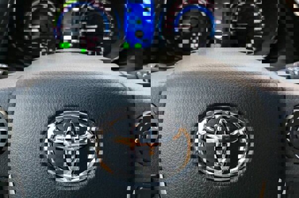 آغاز ثبت‌نام ۵ خودروی وارداتی از فردا؛ مسدودی وجه اولیه الزامی است