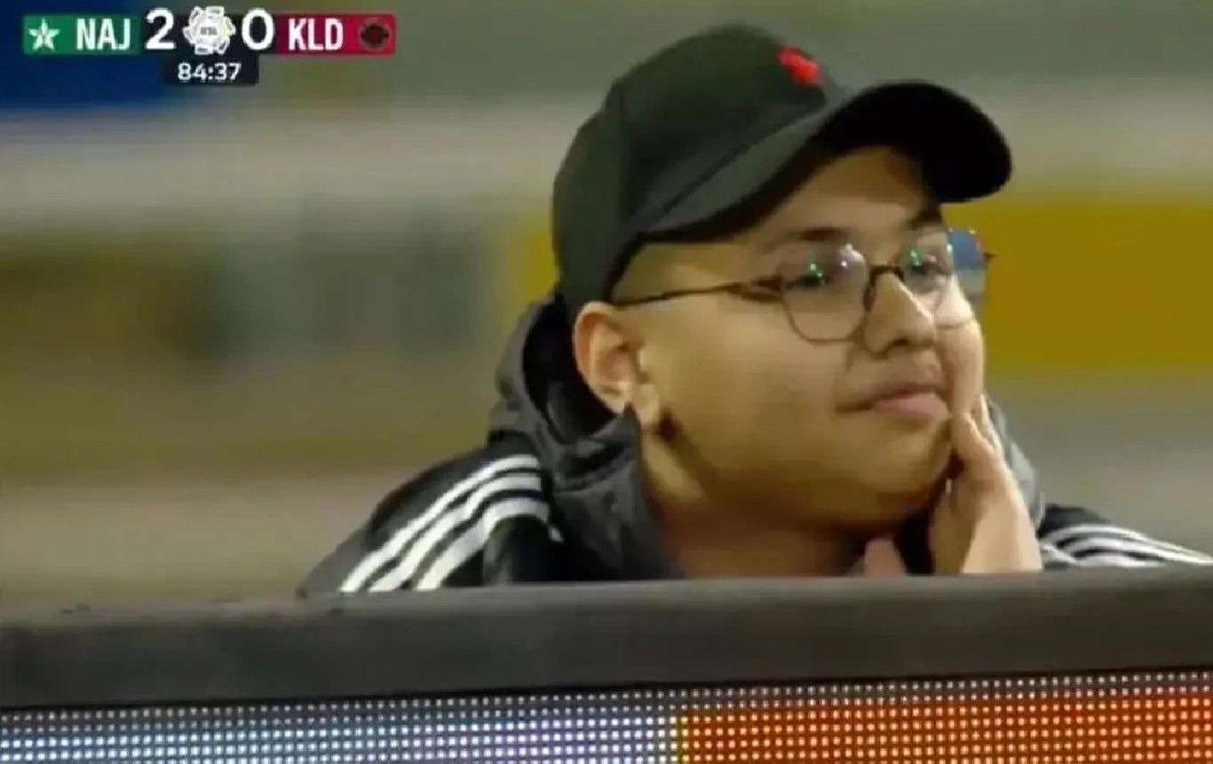 اتفاق عجیب در لیگ عربستان؛ اهدای خودرو به توپ‌جمع‌کن نوجوان پس از رفتار جنجالی!