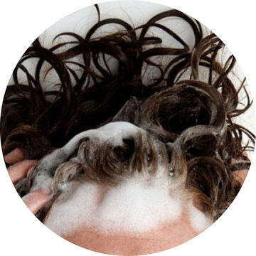 به این دلایل خوابیدن با موهای خیس ممنوع!