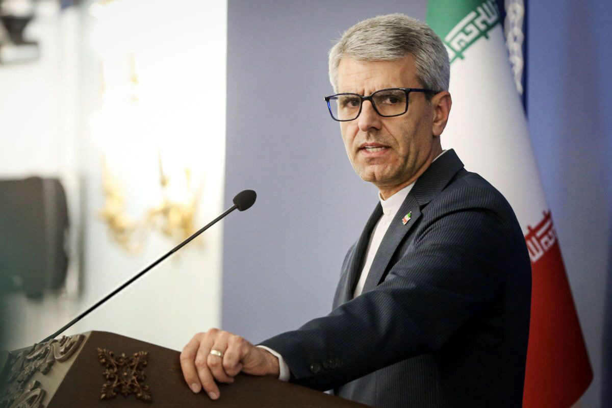 در شرایط کاملاً بدگمانی و عدم اعتماد مذاکره می‌کنیم