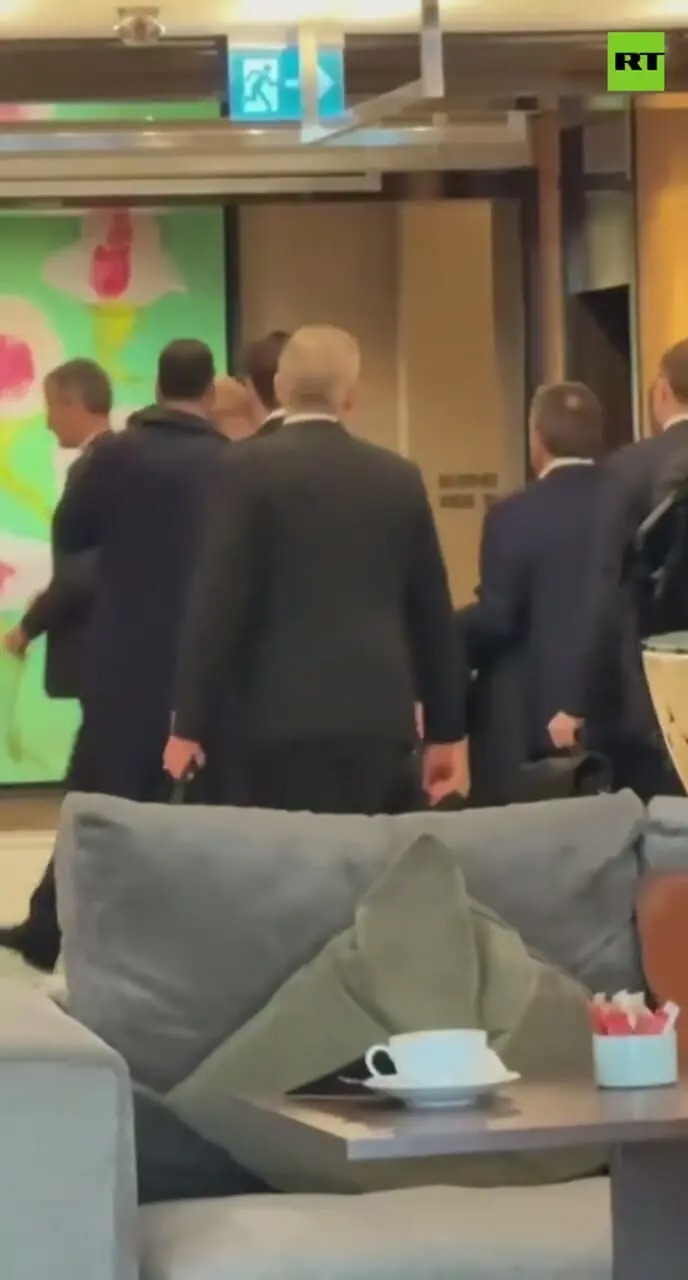 ویتکاف و کوشنر در حال ترک هتل برای حضور در مذاکرات+ فیلم