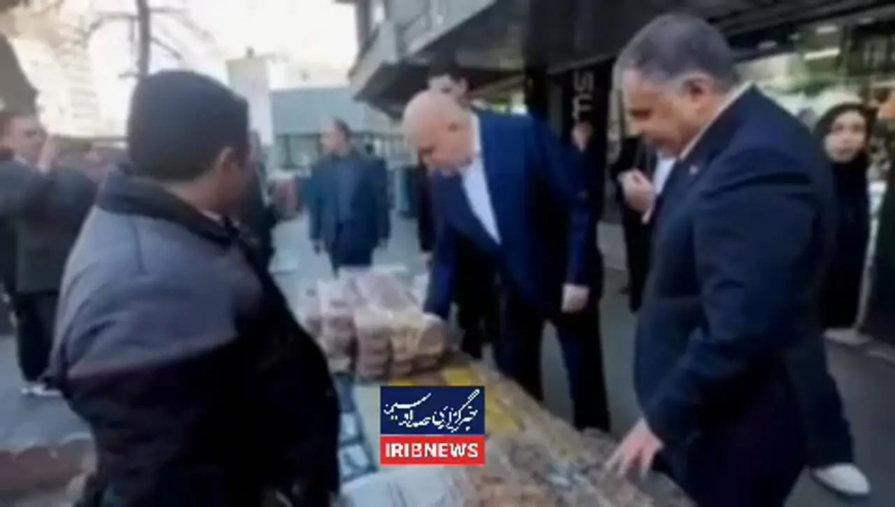 وزیر انرژی روسیه در حال خرید آجیل از مرکز تهران + فیلم