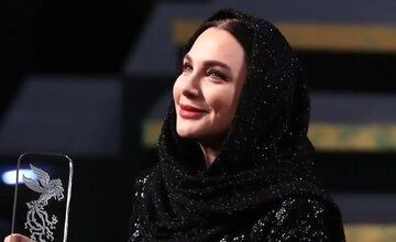 پاسخ بازیگر سوری حاضر در جشنواره فجر به منتقدان حجابش در ایران: هیچ‌کس چیزی را بر من تحمیل نکرد/من با احترام گذاشتن به تفاوت‌های مردم بزرگ شده‌ام