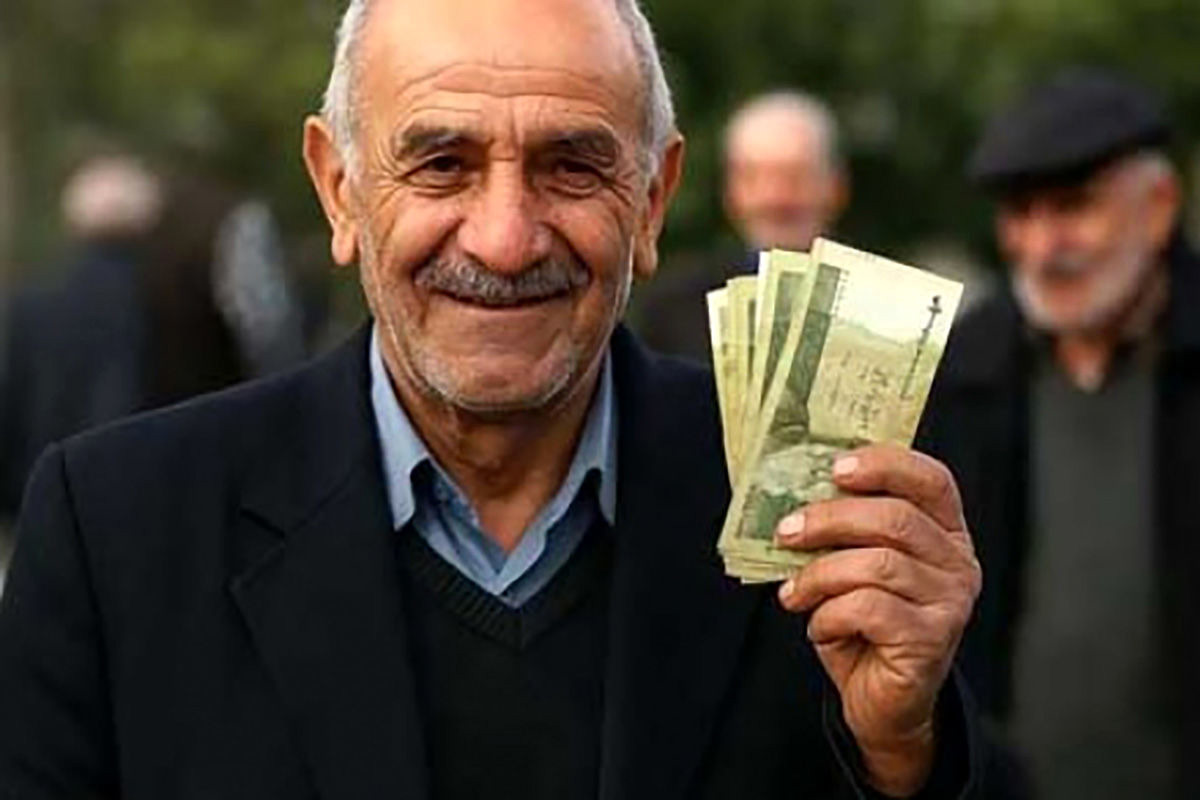 بازنشستگان بخوانند / خبر مهم درباره واریز عیدی