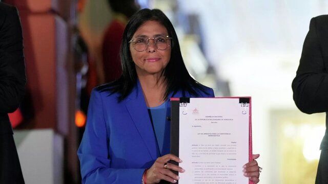 رئیس‌جمهور موقت ونزوئلا قانون عفو عمومی را امضا کرد