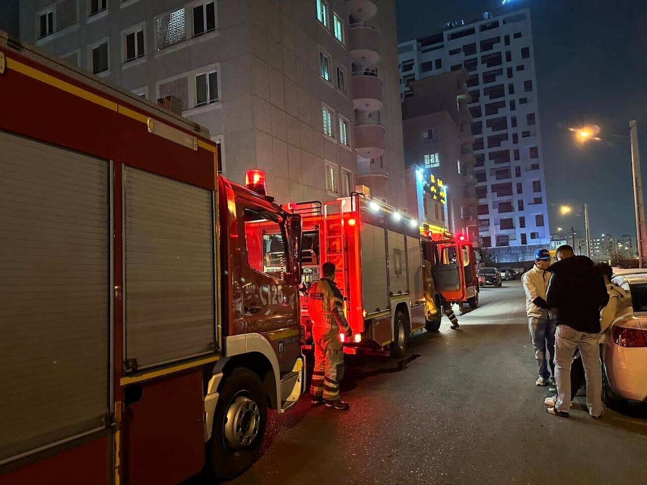 وقوع آتش سوزی در لاله‌زار تهران