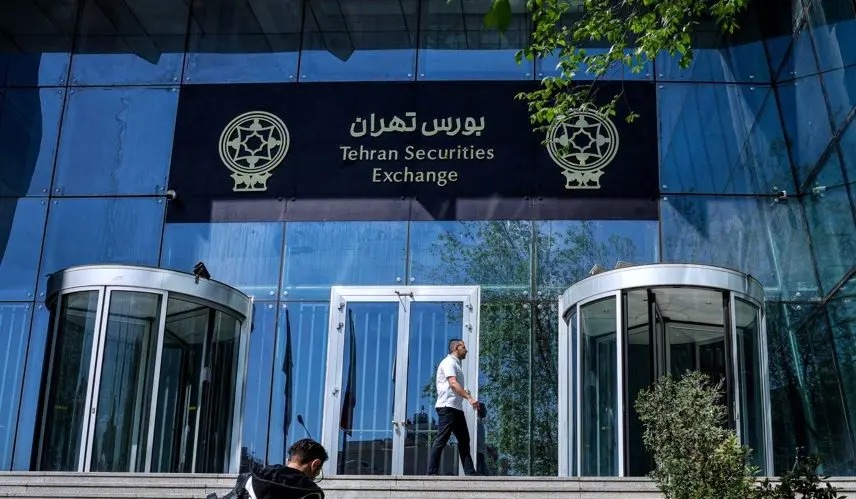 ارزش معاملات بهمن‌ماه بورس تهران، ۵۰ درصد افت داشت