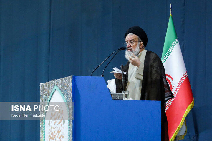 امام جمعه تهران: جنگ امروز بین ایمان و کفر است/ ما پیروز قطعی این جنگیم/ ترامپ و نتانیاهو سر و ته یک کرباس هستند/ دشمن زبان مذاکره نمی فهند زبان زور می فهمد