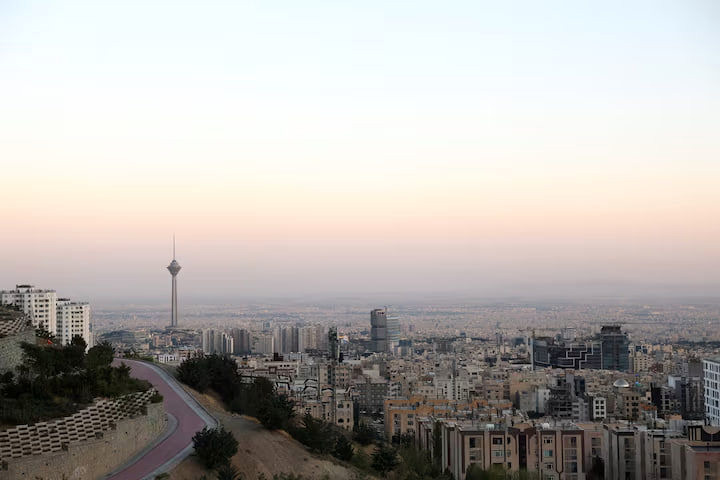 رویترز: در توافق ایران و آمریکا،  یک صندوق خصوصی ۳۰۰ میلیارد دلاری برای ایجاد سرمایه‌گذاری در ایران پیش‌بینی شده است/ کدام شرکت های برای تامین مالی این صندوق تعهد دادند؟