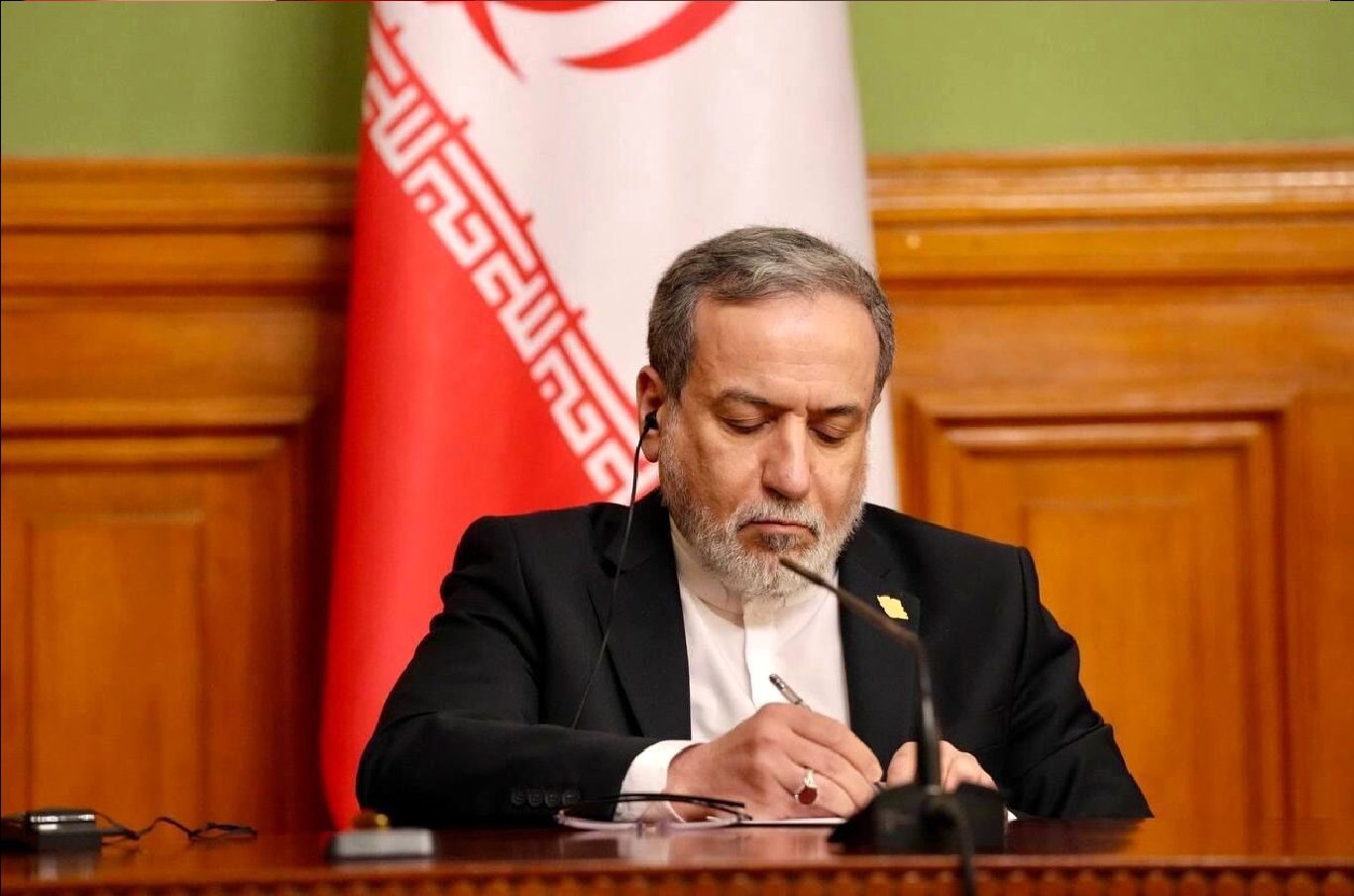 عراقچی: ایران پرچمدار مبارزه با سلاح‌های کشتار جمعی است