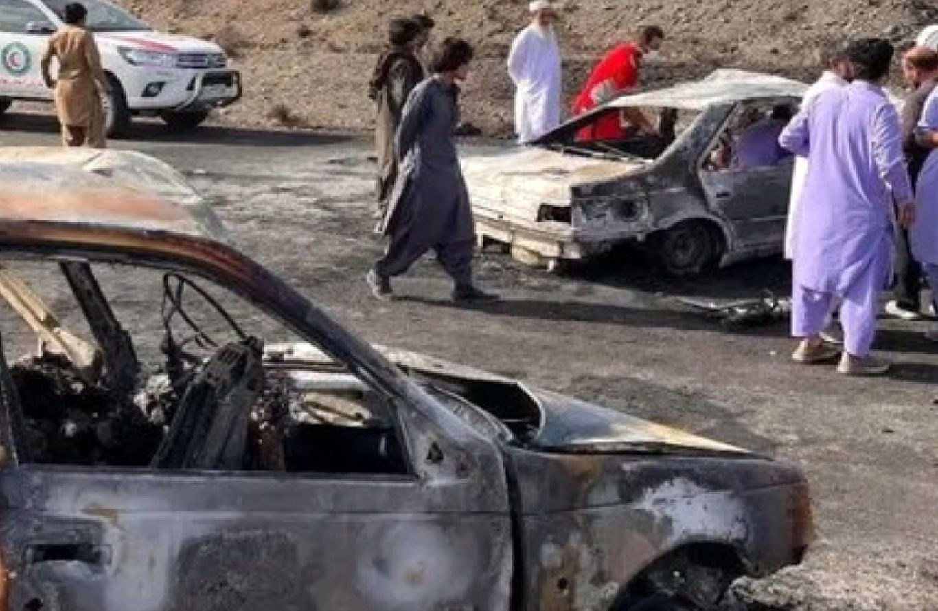 مرگ دلخراش کودک و والدینش در تصادف شاخ به شاخ جاده خاش + عکس