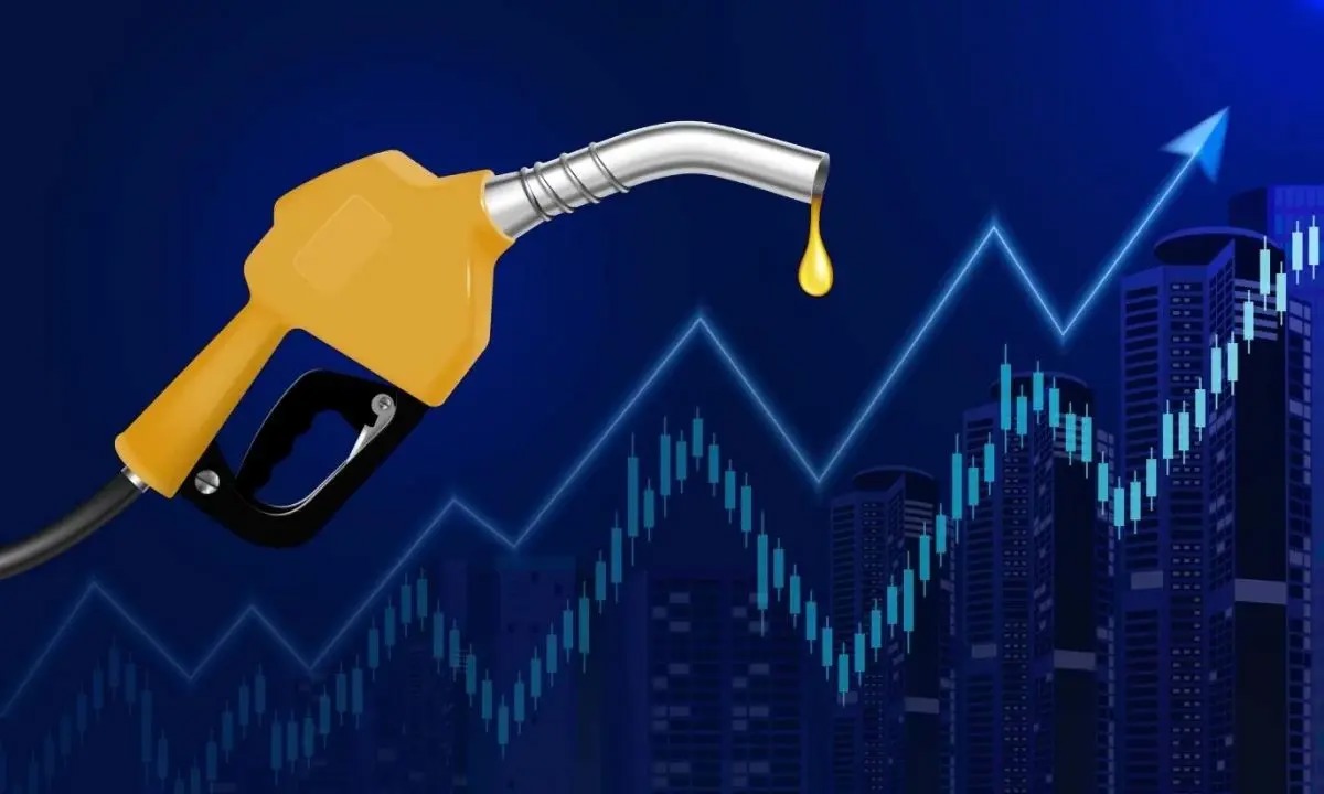 اورعی: افزایش قیمت بنزین، راه‌حل بحران انرژی نیست/ دولت از اصرار بر دلالیِ انرژی دست برداشته و اجازه شکل‌گیری بازار را بدهد